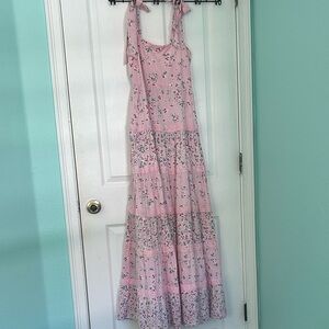 Gorgeous Crown & Ivy Pink Floral Dress Jr Sz Small perfect for Easter. Like new